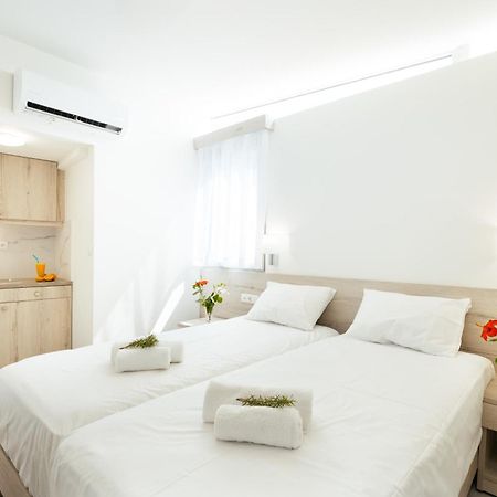 Giannis Apts Rodakino Exterior photo