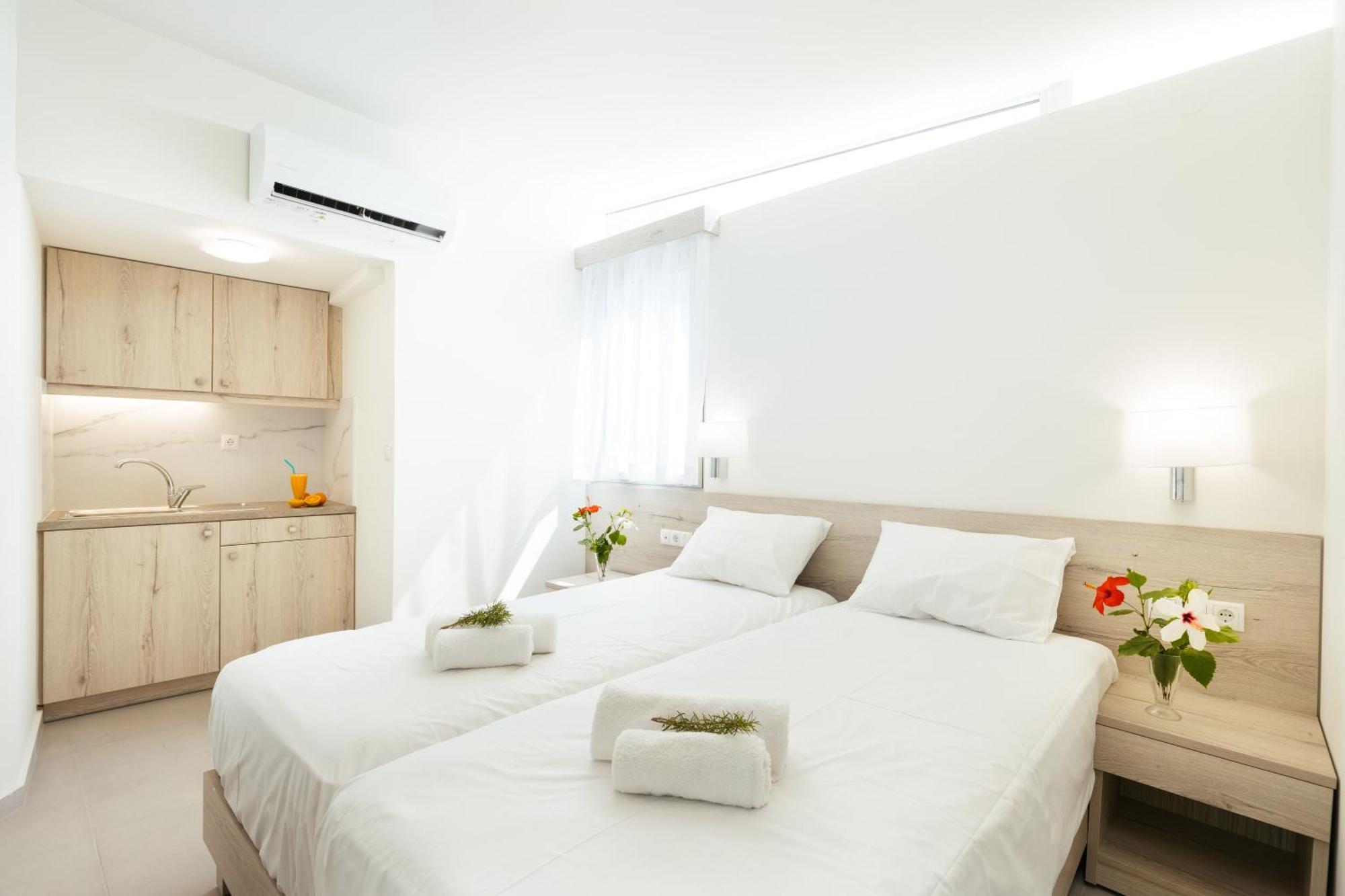 Giannis Apts Rodakino Exterior photo